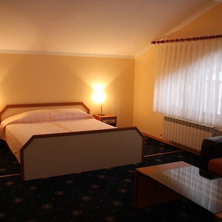 Kovanlika Hotel Razgrad Zewnętrze zdjęcie